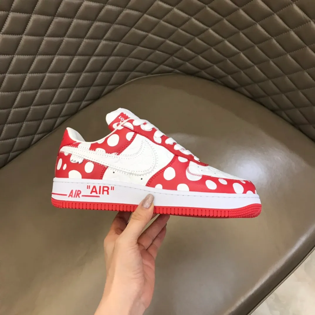 Men's shoes 💰p420 "*OUIS *UITTO*x" x OFF-WHITE x Nike tripartite collaboration! Yayoi Kusama's collaboration series is a trendy men's casual sports shoe with unrivaled color matching. The design idea basically continues the style of THE TEN. The Swoosh line and tongue label have a very familiar visual effect, and are both fashionable and trendy! A must-have for fashionistas! The effect on your feet is absolutely stunning!  Size: 38-45